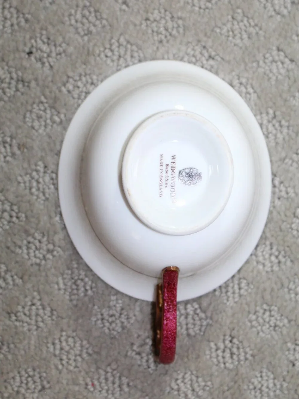 Set of 2 Tea Cups & Saucers Wedgwood Whitehall W3994 Powder Ruby Bone China